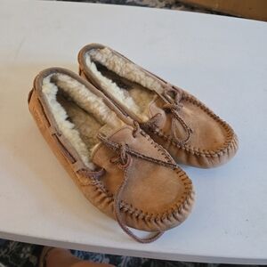 UGG Women's Dakota Suede Loafer Slippers Chestnut Size 5 Laces Shearling